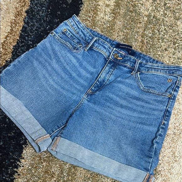 Tommy Hilfiger Women's Blue Denim Shorts Size 10 NWOT Rolled Cuff Summer Shorts - Picture 2 of 14